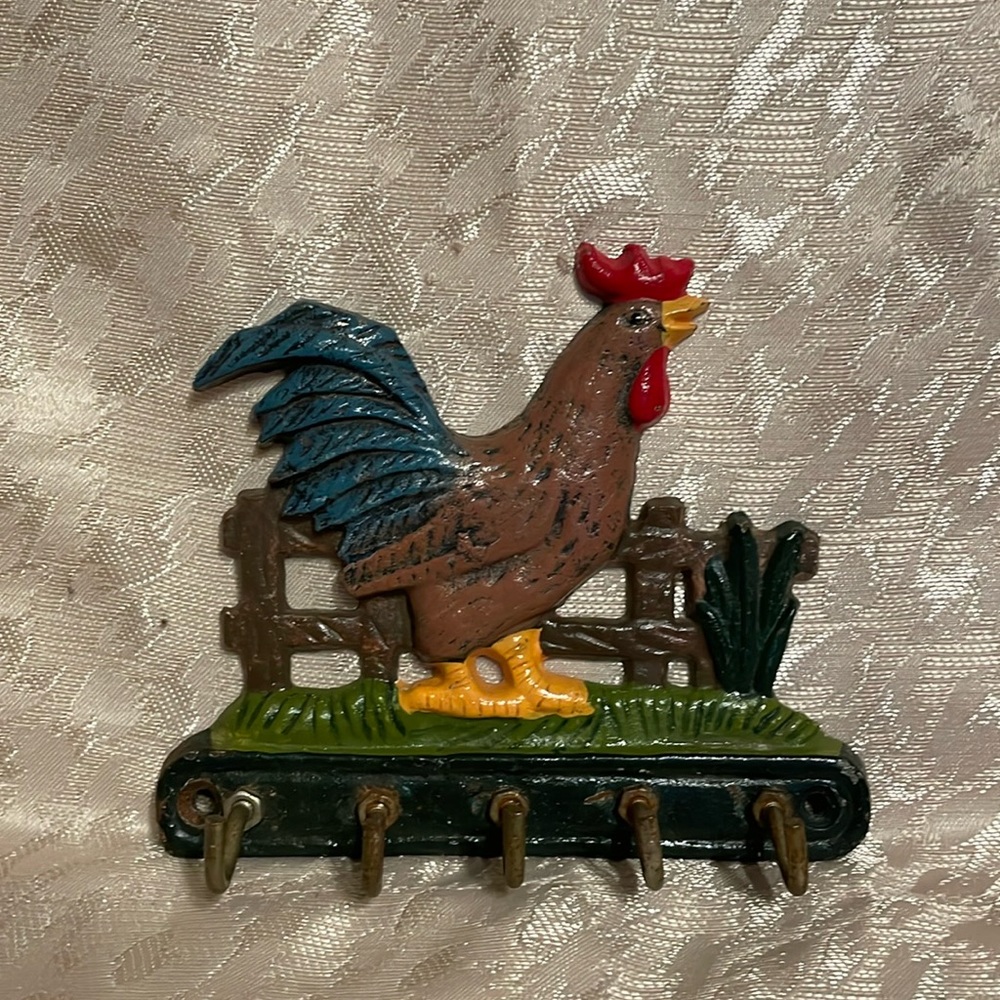 Vintage Cast Iron Rooster Key Rack with 5 hooks  4.5" x 5"